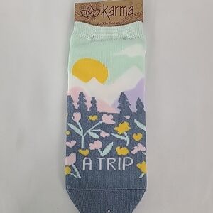 NWT Karma Women's 'Life Is A Trip' Ankle Socks Mountains Flowers Blue Green OS